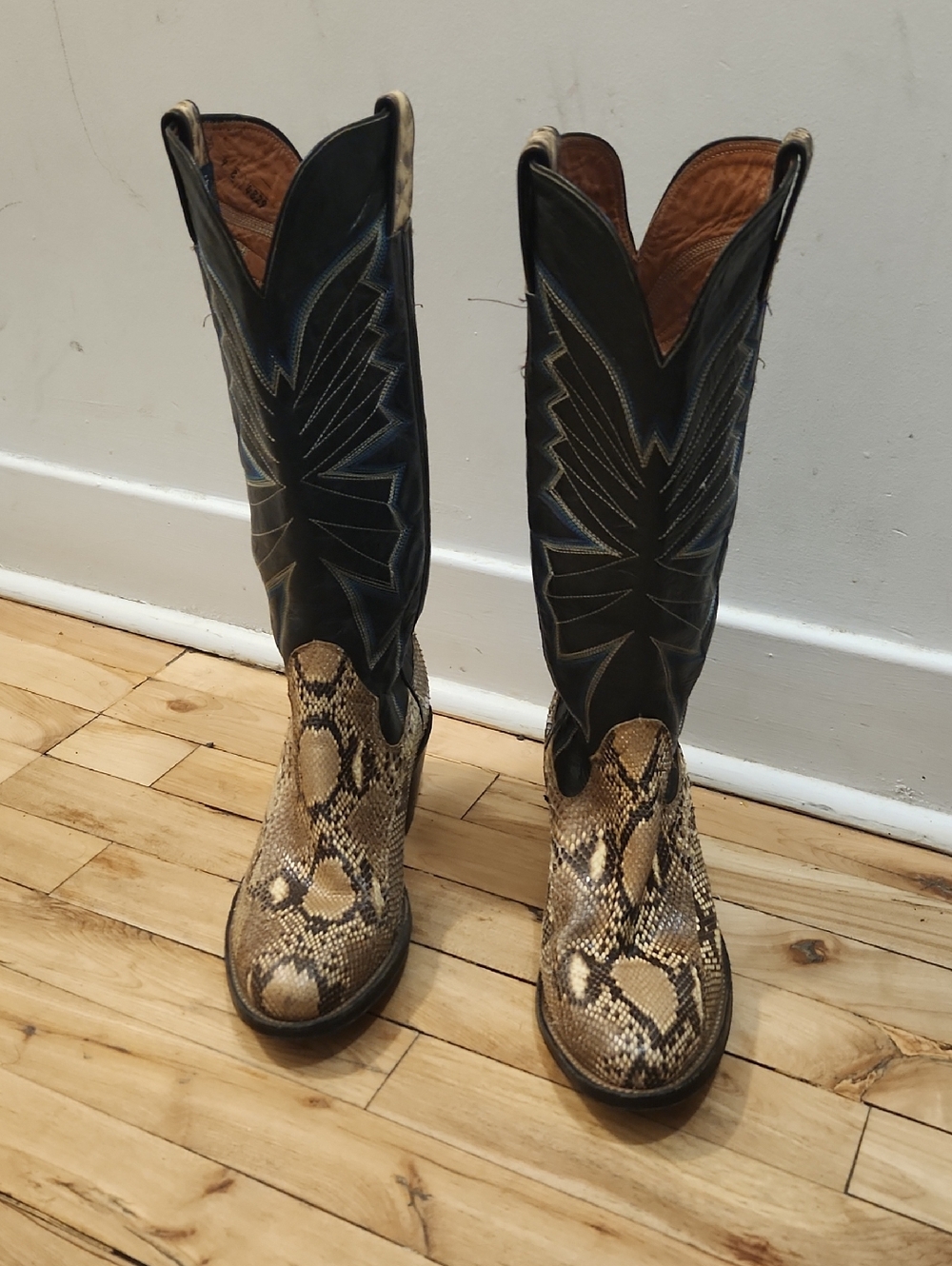 Men's Black & Natural Snake-Print Cowboy Boots